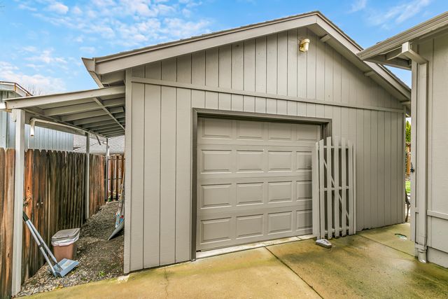 1620 Edgevale Avenue, Medford, OR 97504