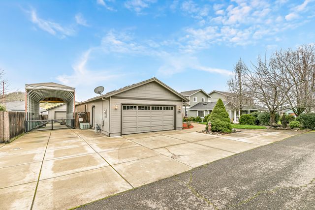 1620 Edgevale Avenue, Medford, OR 97504