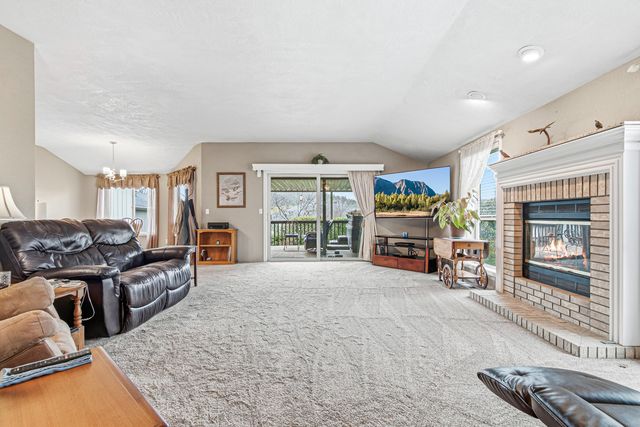 1620 Edgevale Avenue, Medford, OR 97504