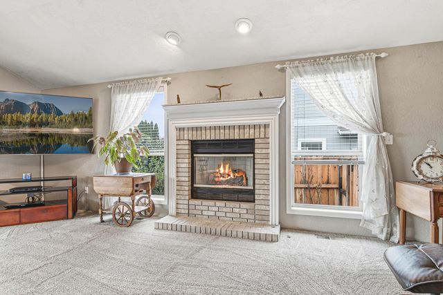 1620 Edgevale Avenue, Medford, OR 97504