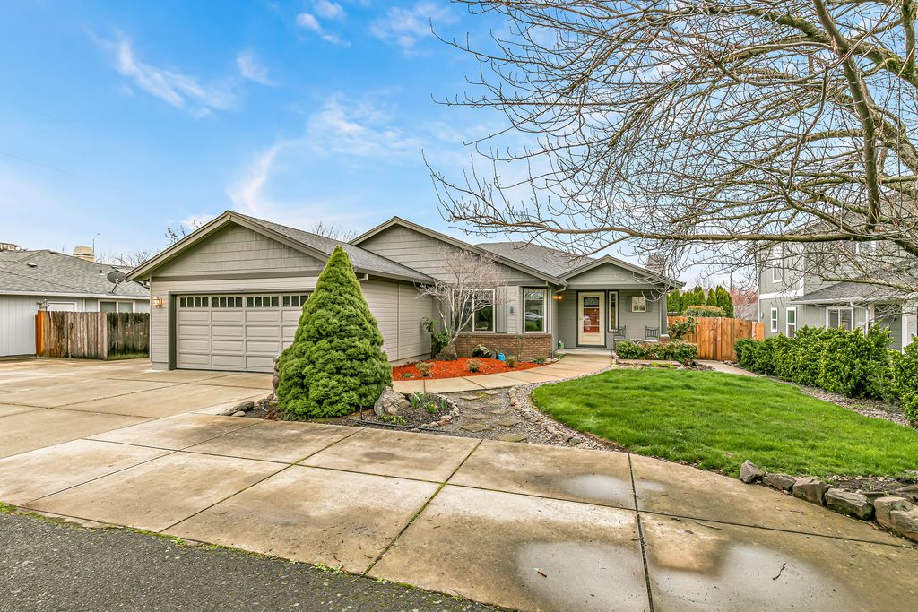 1620 Edgevale Avenue, Medford, OR 97504