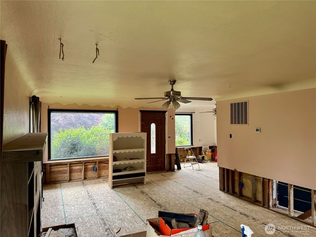 20423 STATE ROUTE 20, Burlington, WA 98233