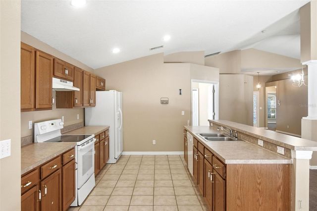 2255 MERRY ROAD, Tavares, FL 32778