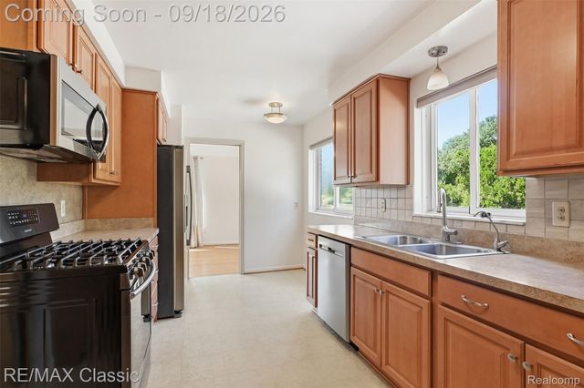 34500 Grandon Street, Livonia, MI 48150