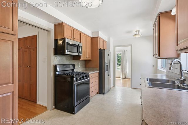 34500 Grandon Street, Livonia, MI 48150