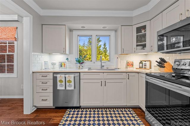 229 Barden Road, Bloomfield Hills, MI 48304