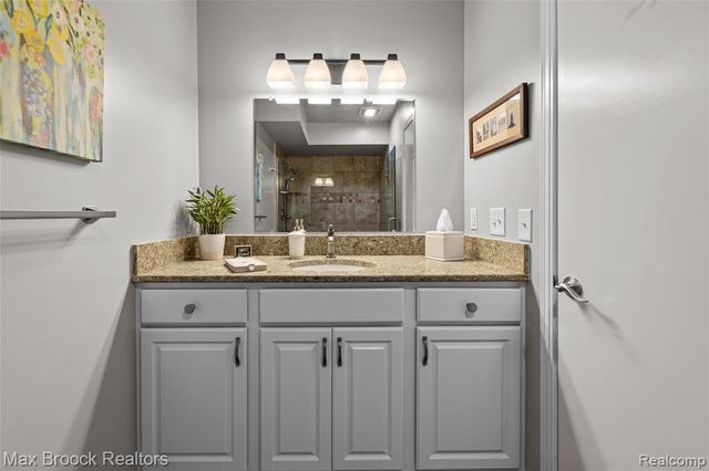 229 Barden Road, Bloomfield Hills, MI 48304