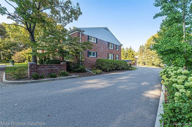 229 Barden Road, Bloomfield Hills, MI 48304