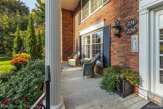 229 Barden Road, Bloomfield Hills, MI 48304