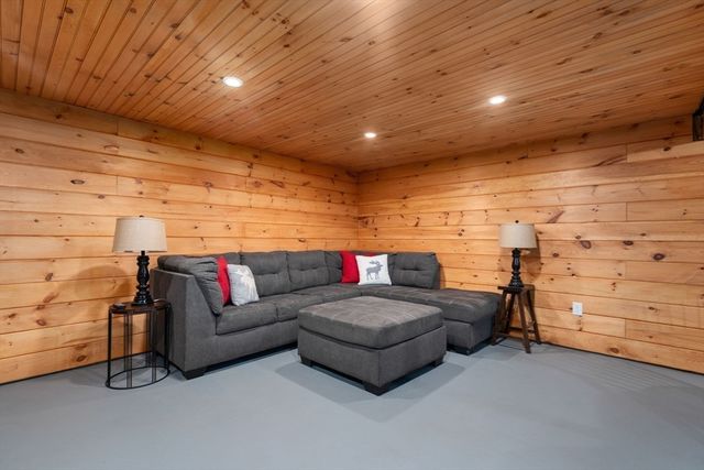 273 Lake St, Bellingham, MA 02019