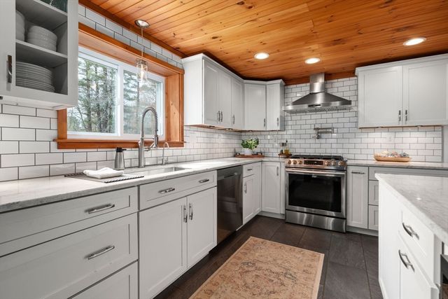 273 Lake St, Bellingham, MA 02019