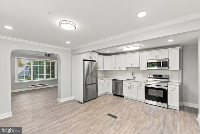 319 SLOAN ST, Crum Lynne, PA 19022