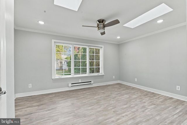 319 SLOAN ST, Crum Lynne, PA 19022