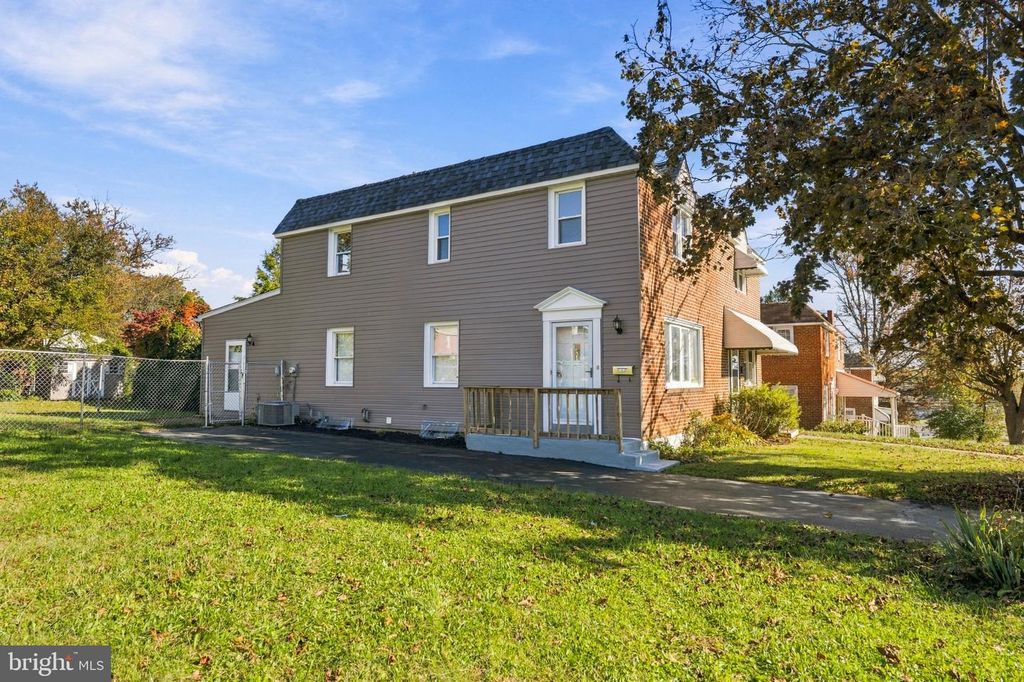 319 SLOAN ST, Crum Lynne, PA 19022