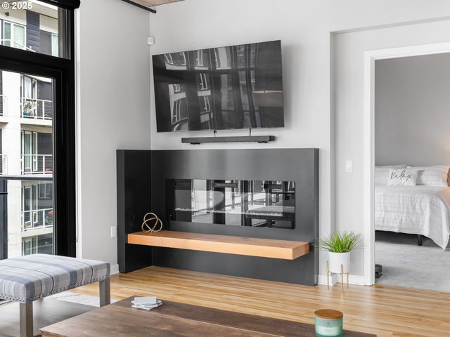 1830 Nw RIVERSCAPE St 406, Portland, OR 97209