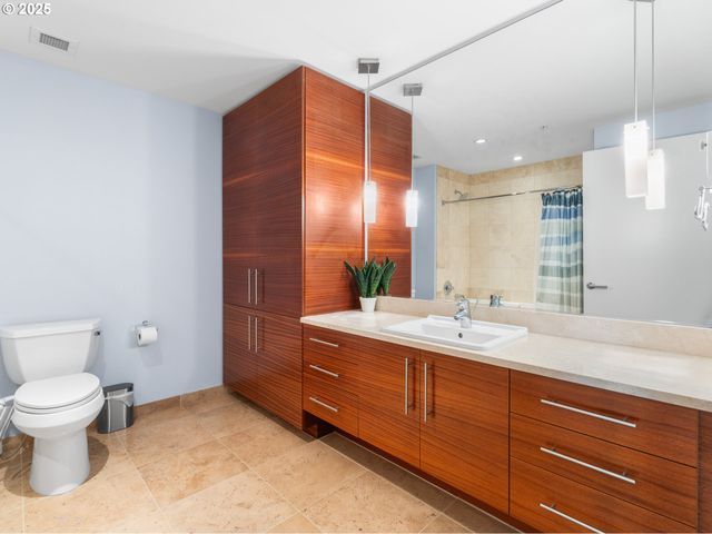 1830 Nw RIVERSCAPE St 406, Portland, OR 97209