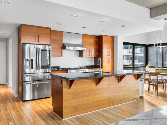 1830 Nw RIVERSCAPE St 406, Portland, OR 97209