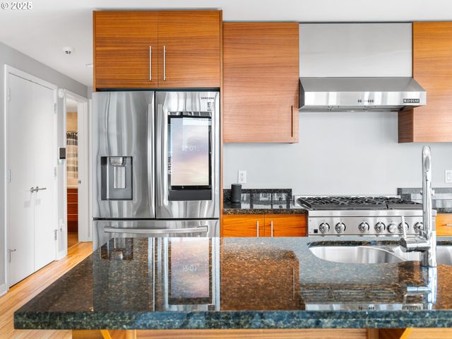 1830 Nw RIVERSCAPE St 406, Portland, OR 97209