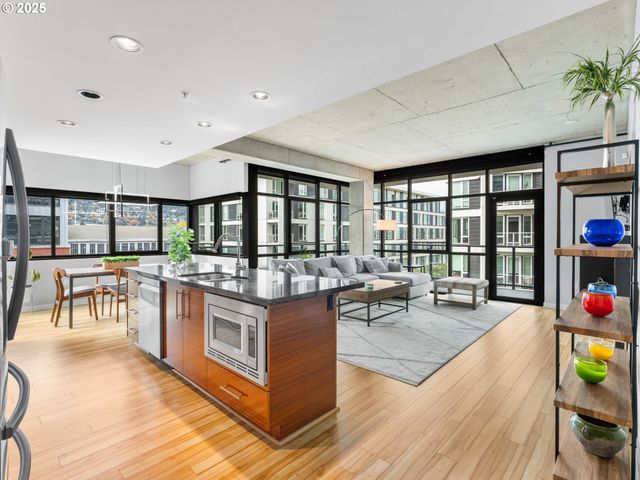 1830 Nw RIVERSCAPE St 406, Portland, OR 97209