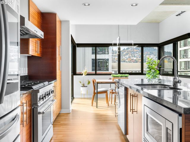 1830 Nw RIVERSCAPE St 406, Portland, OR 97209