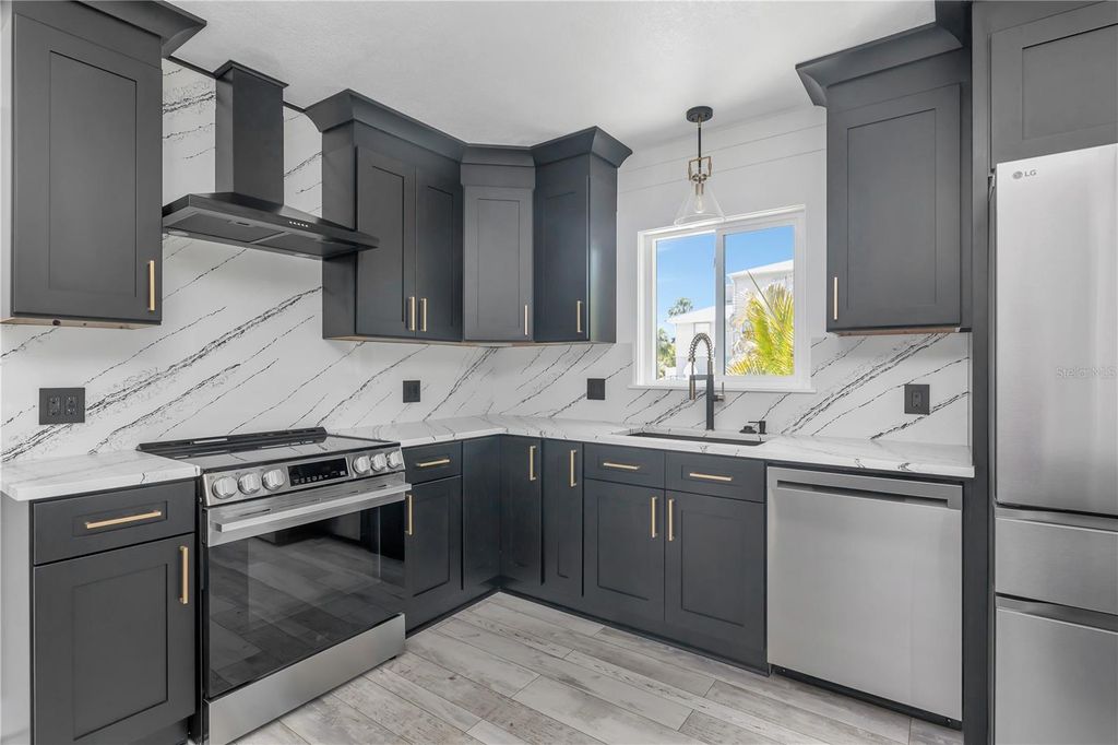 Image 11 of property listing at 308 173RD AVENUE E, North Redington Beach, FL 33708