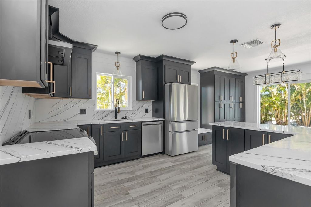 Image 12 of property listing at 308 173RD AVENUE E, North Redington Beach, FL 33708