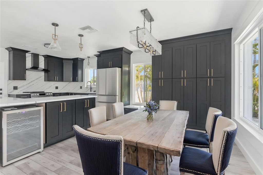 Image 14 of property listing at 308 173RD AVENUE E, North Redington Beach, FL 33708