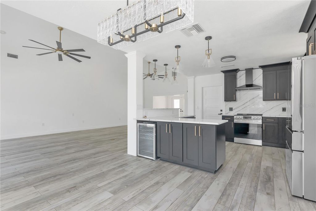 Image 16 of property listing at 308 173RD AVENUE E, North Redington Beach, FL 33708