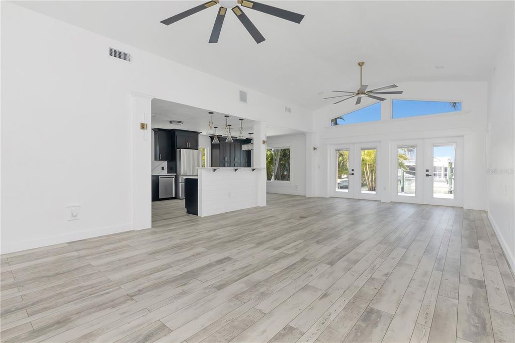 Image 17 of property listing at 308 173RD AVENUE E, North Redington Beach, FL 33708