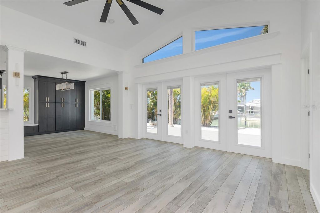 Image 20 of property listing at 308 173RD AVENUE E, North Redington Beach, FL 33708