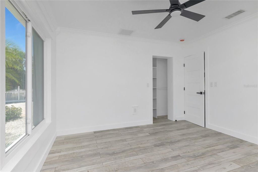 Image 30 of property listing at 308 173RD AVENUE E, North Redington Beach, FL 33708