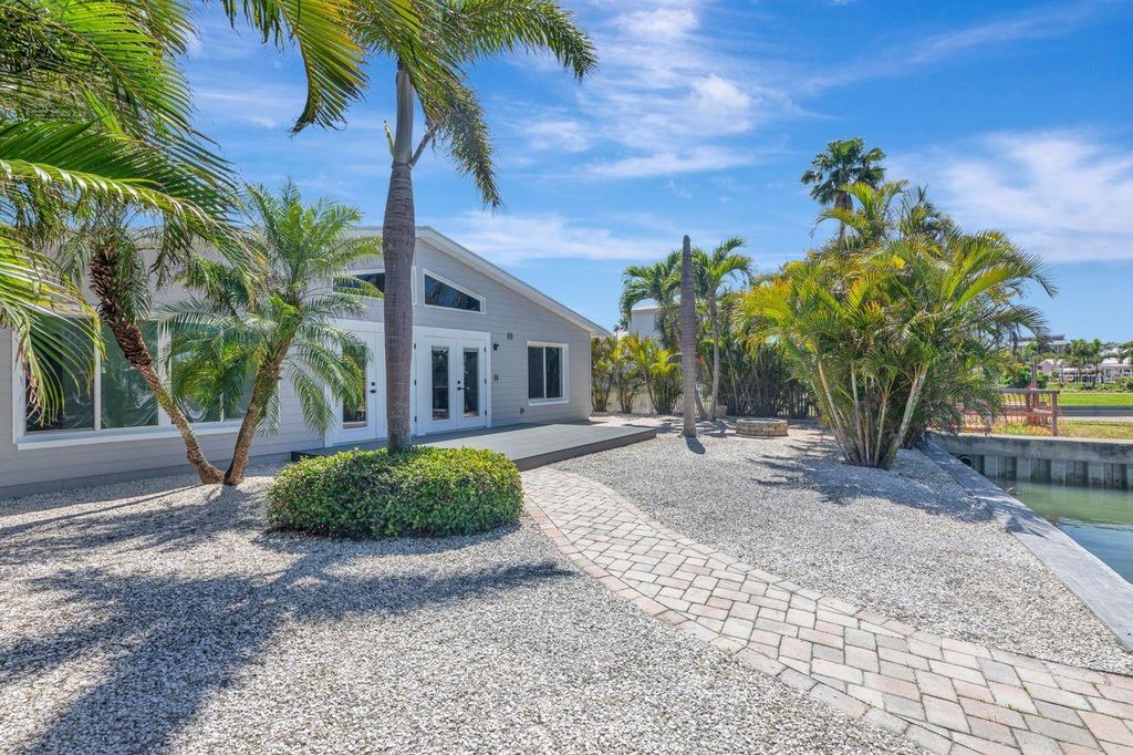 Image 35 of property listing at 308 173RD AVENUE E, North Redington Beach, FL 33708