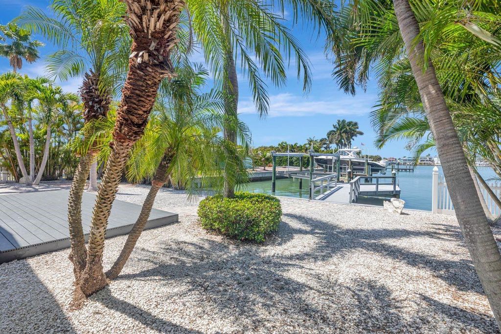 Image 36 of property listing at 308 173RD AVENUE E, North Redington Beach, FL 33708
