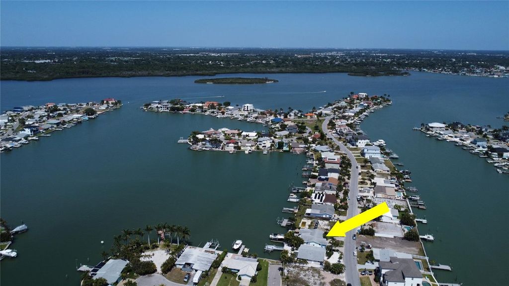 Image 46 of property listing at 308 173RD AVENUE E, North Redington Beach, FL 33708