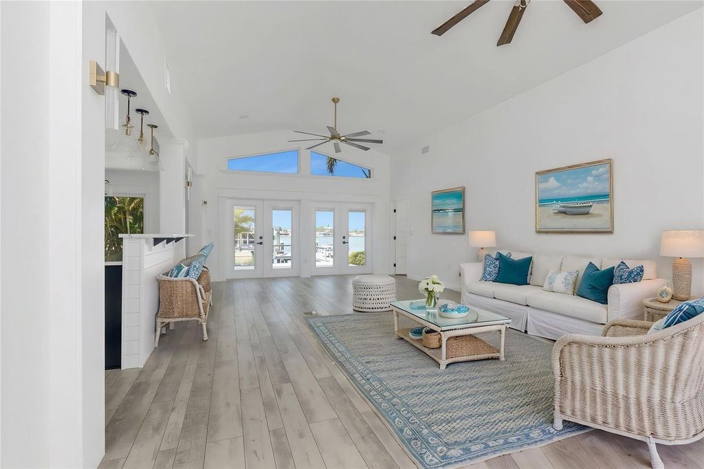 Image 8 of property listing at 308 173RD AVENUE E, North Redington Beach, FL 33708