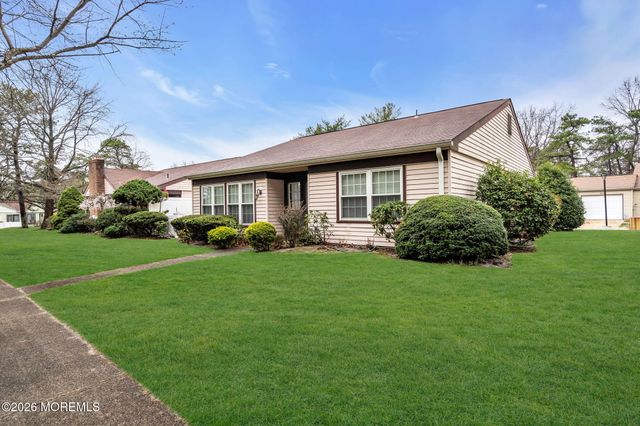 569B Mayfair Road, Manchester, NJ 08759