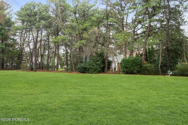 569B Mayfair Road, Manchester, NJ 08759