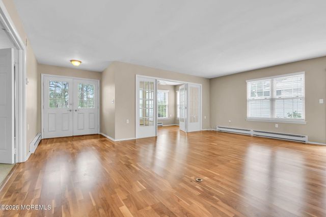 569B Mayfair Road, Manchester, NJ 08759