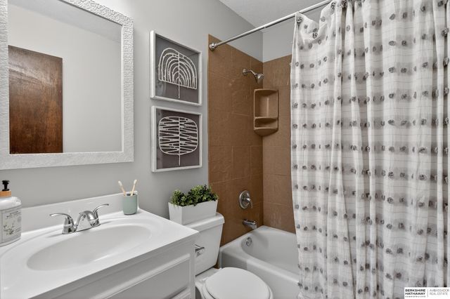 14440 Weir Circle, Omaha, NE 68137