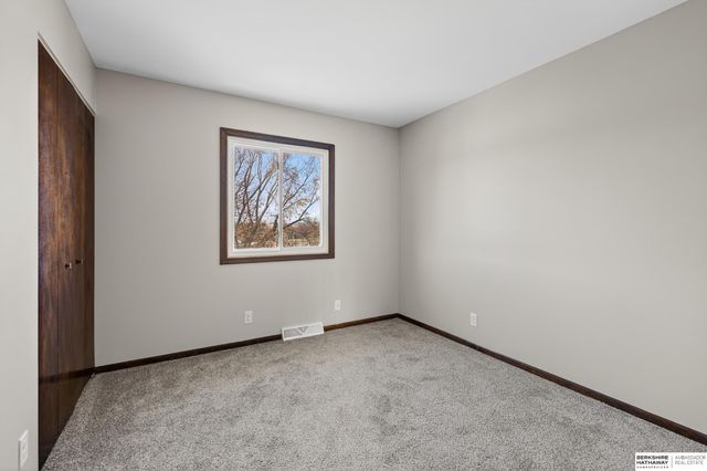 14440 Weir Circle, Omaha, NE 68137