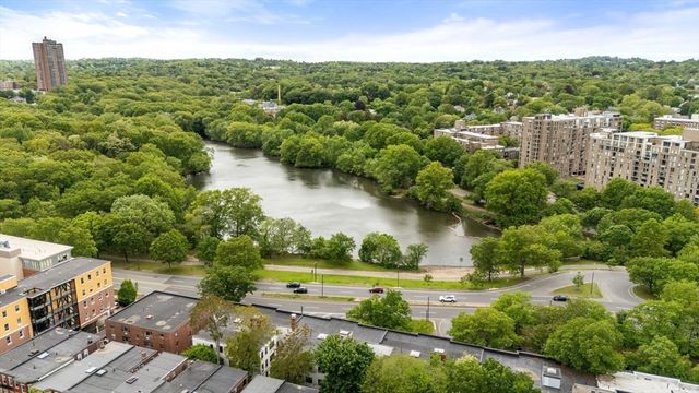 77 Pond Ave 412, Brookline, MA 02445