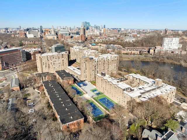 77 Pond Ave 412, Brookline, MA 02445