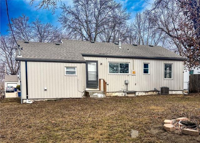 1001 NE 44th Street, Kansas City, MO 64116