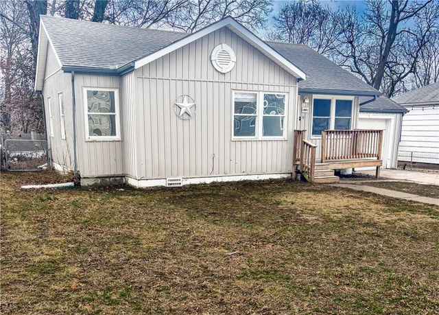 1001 NE 44th Street, Kansas City, MO 64116