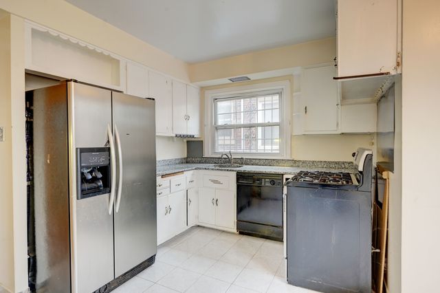 7741 S Paxton Avenue, Chicago, IL 60649