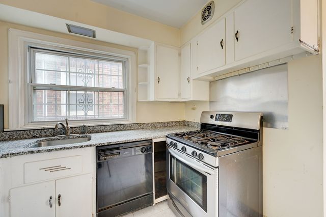 7741 S Paxton Avenue, Chicago, IL 60649