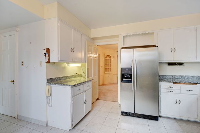 7741 S Paxton Avenue, Chicago, IL 60649