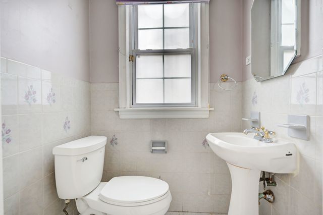 7741 S Paxton Avenue, Chicago, IL 60649