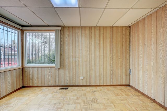 7741 S Paxton Avenue, Chicago, IL 60649