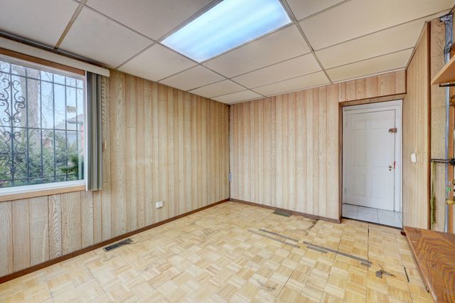 7741 S Paxton Avenue, Chicago, IL 60649